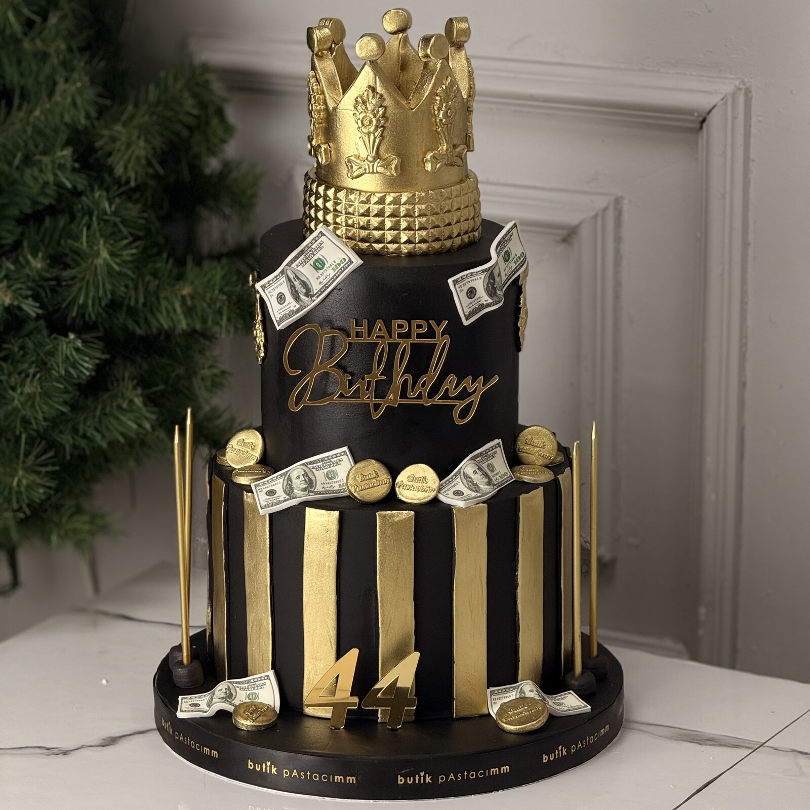 Taçlı Gold Detaylı Erkek Pastası - 2