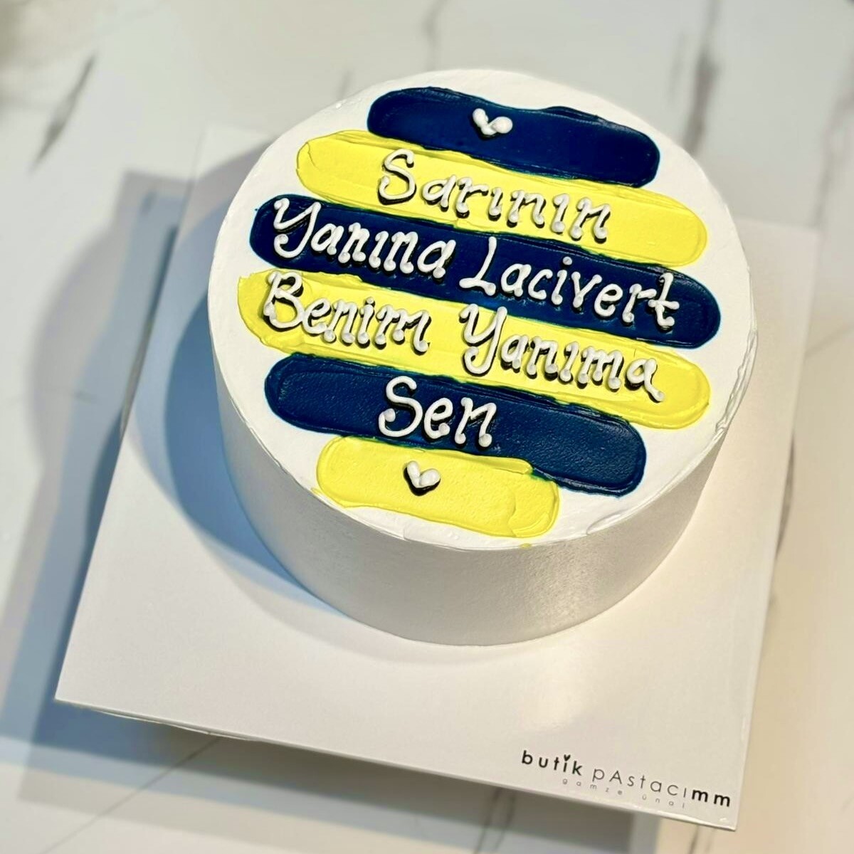 Taraftar Pastası - Şeritli Yazılı Pasta