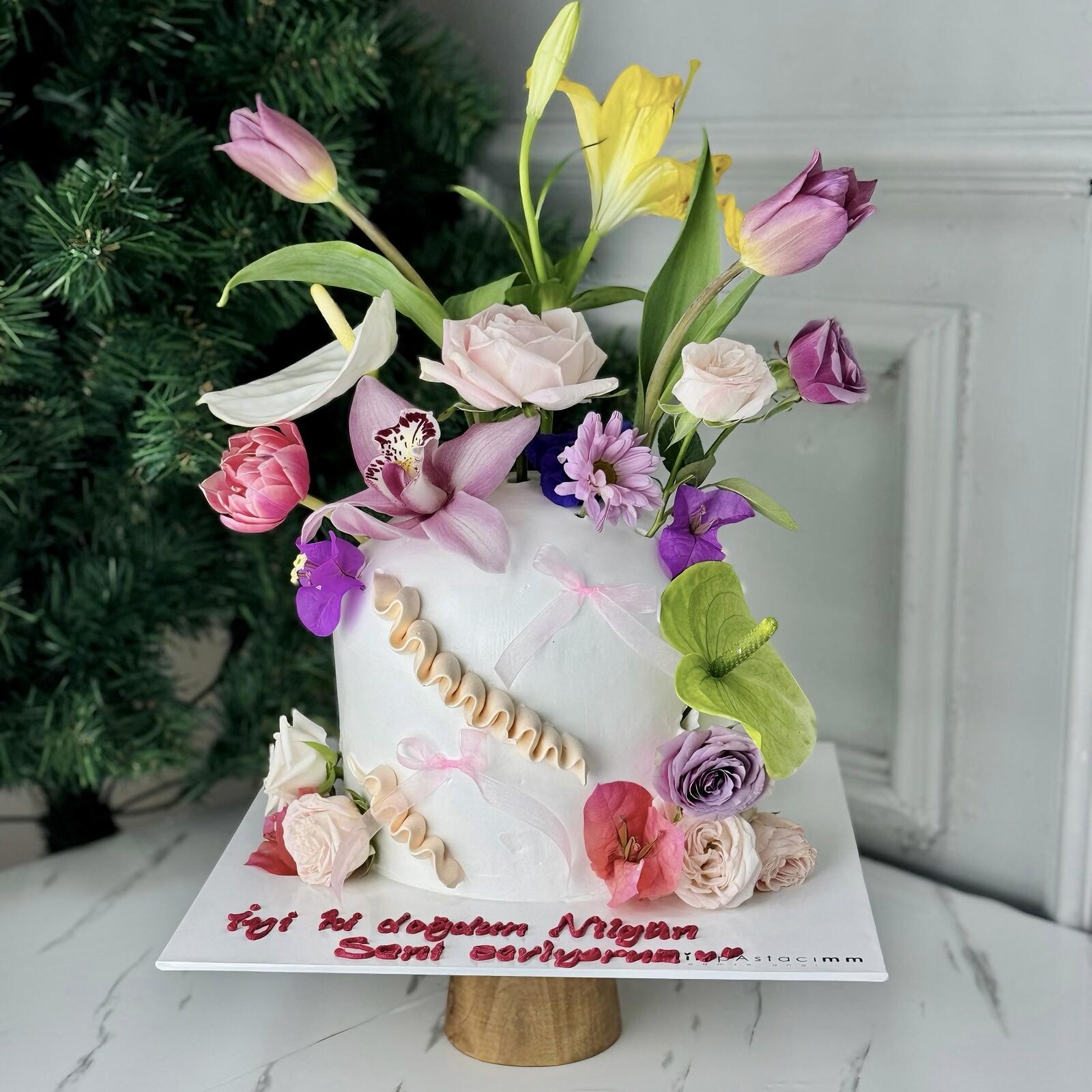 Trend Karışık Çiçekli Tasarım Pasta (Beyaz-2)