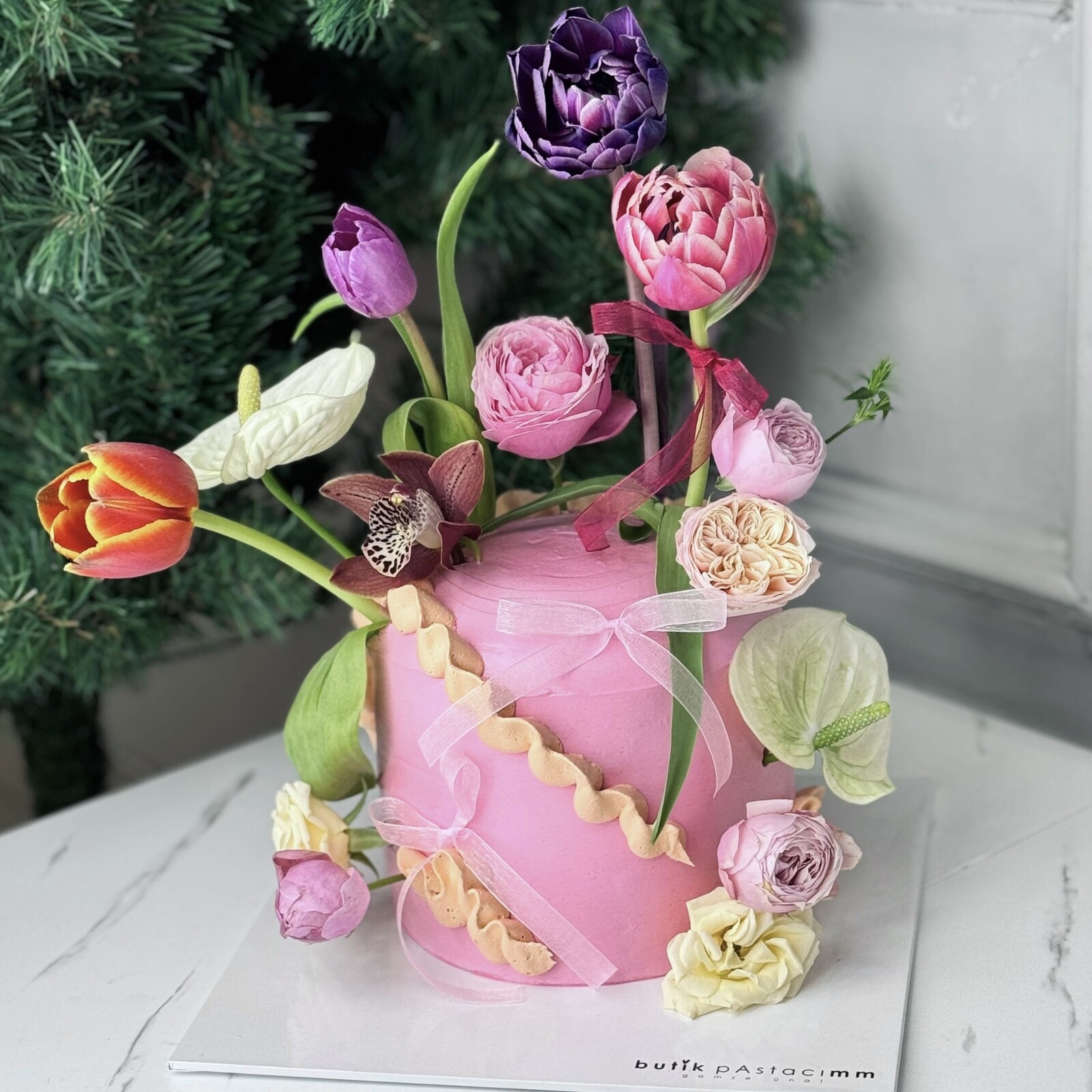 Trend Karışık Çiçekli Tasarım Pasta (Pembe)