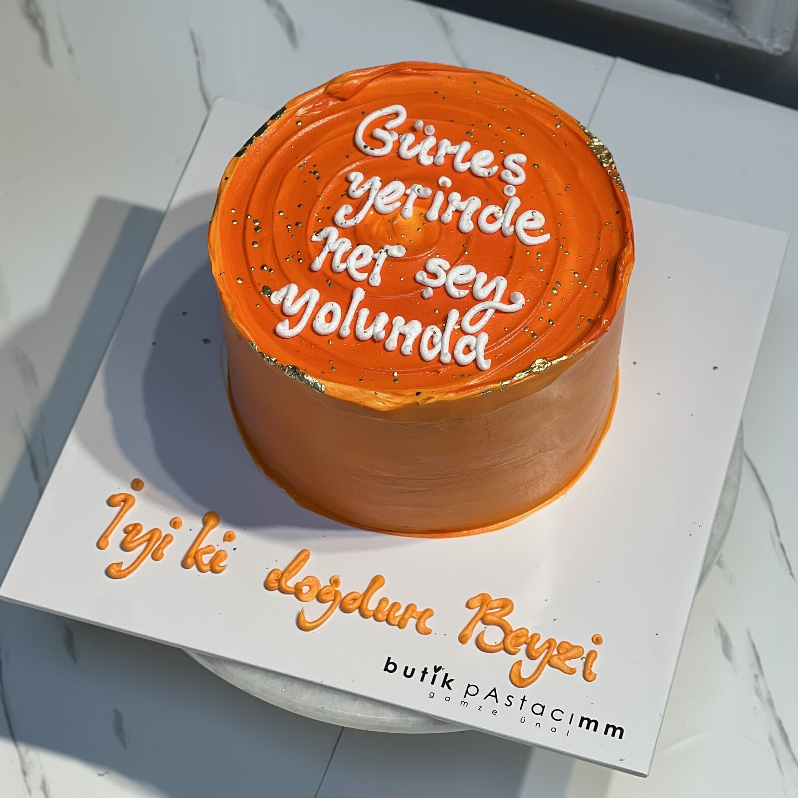 Turuncu Konseptli Yazılı Pasta