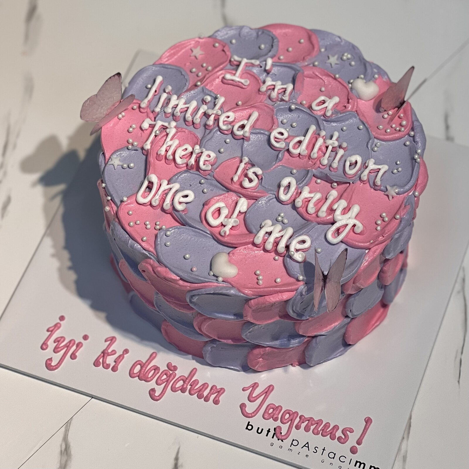 Lila Pembe Krema Darbeli Yazılı Pasta