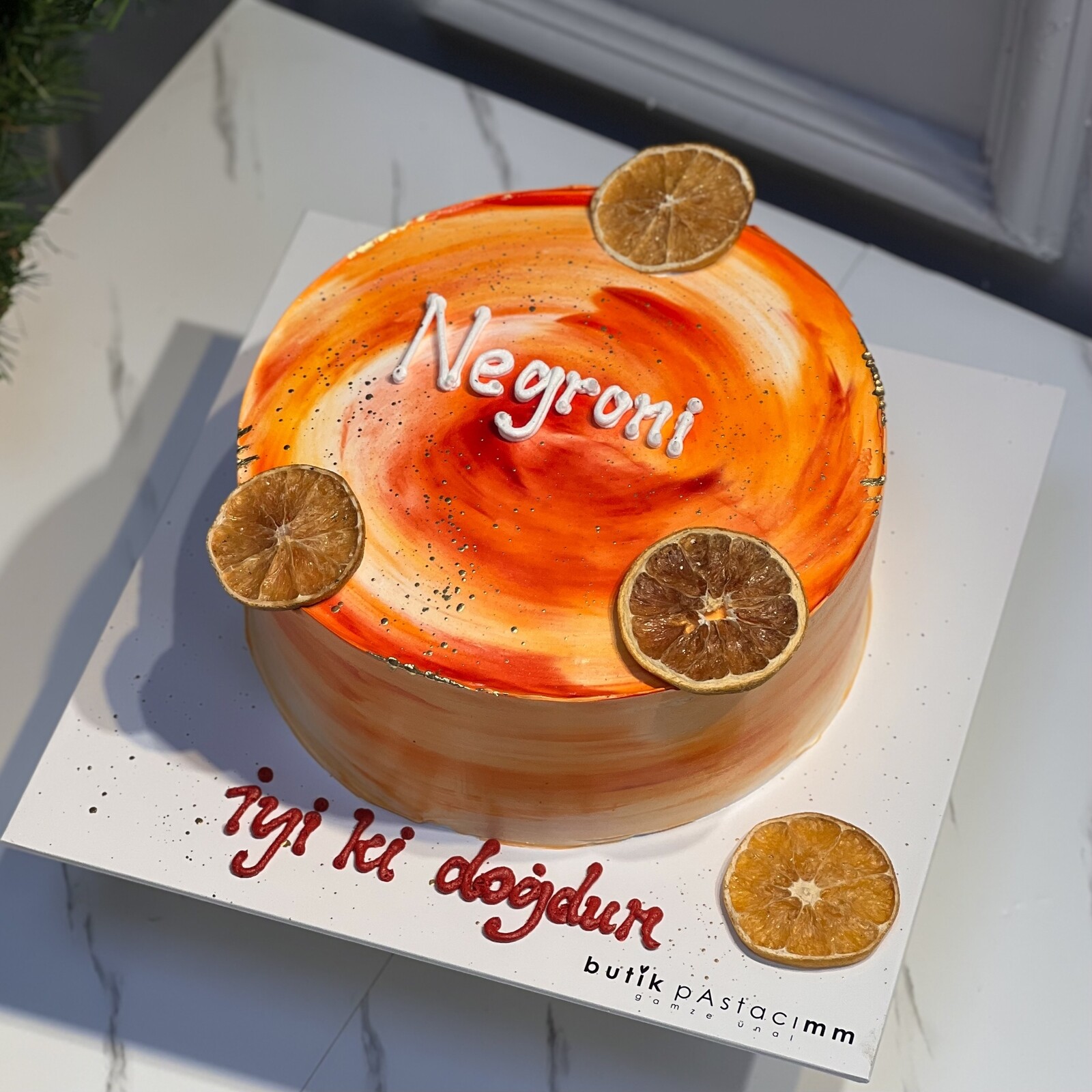 Turuncu Renk Geçişli Portakal Kabuklu Pasta