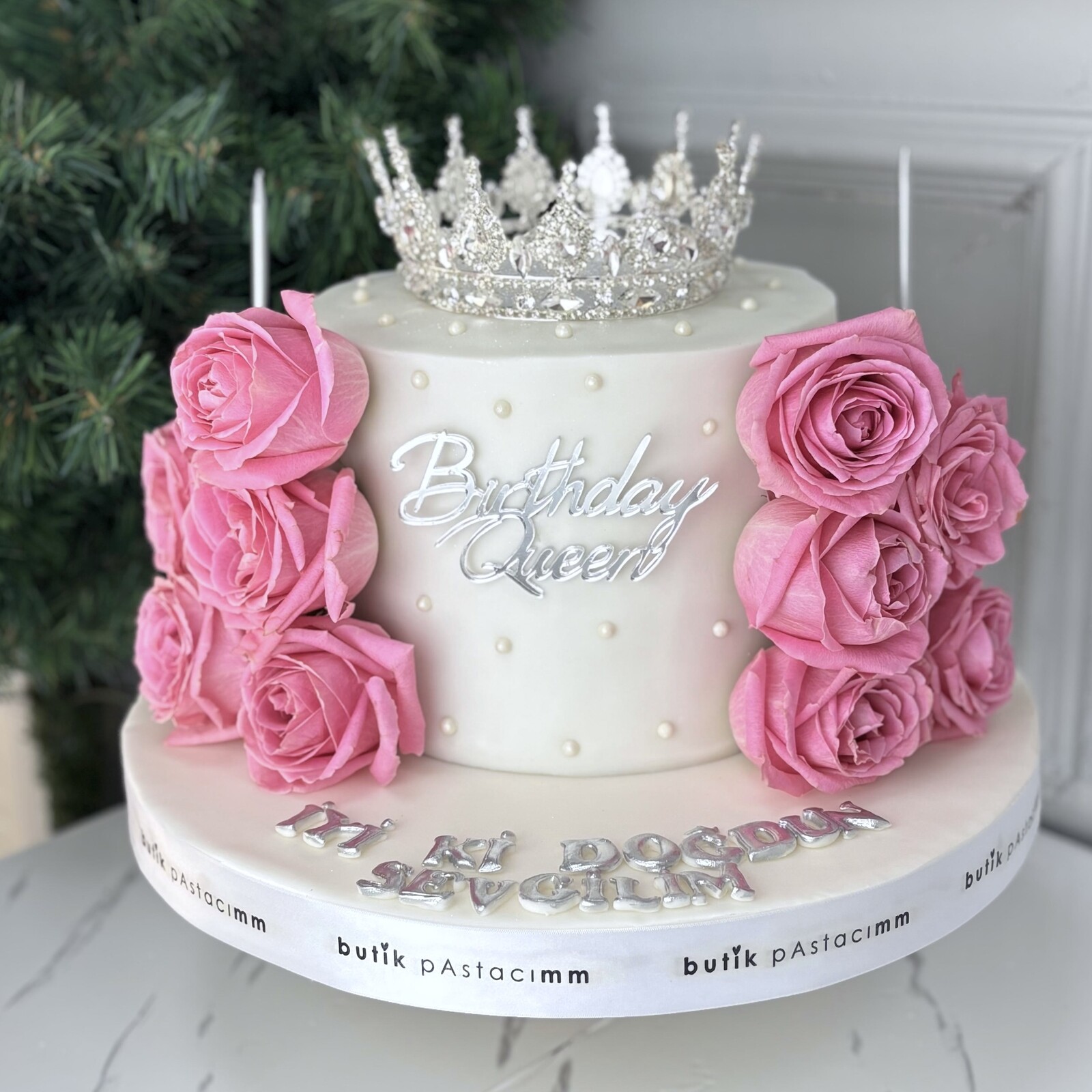 Üfleyince Etrafa Sim Saçılan Beyaz Pembe Güllü Pasta (Simli Pasta Üfleme)