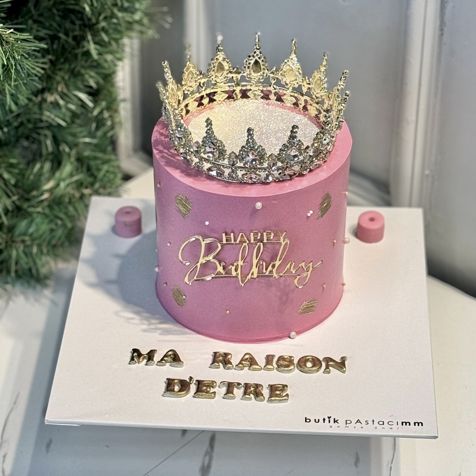 Üfleyince Etrafa Sim Saçılan Pembe Taçlı Pasta (Simli Pasta Üfleme)