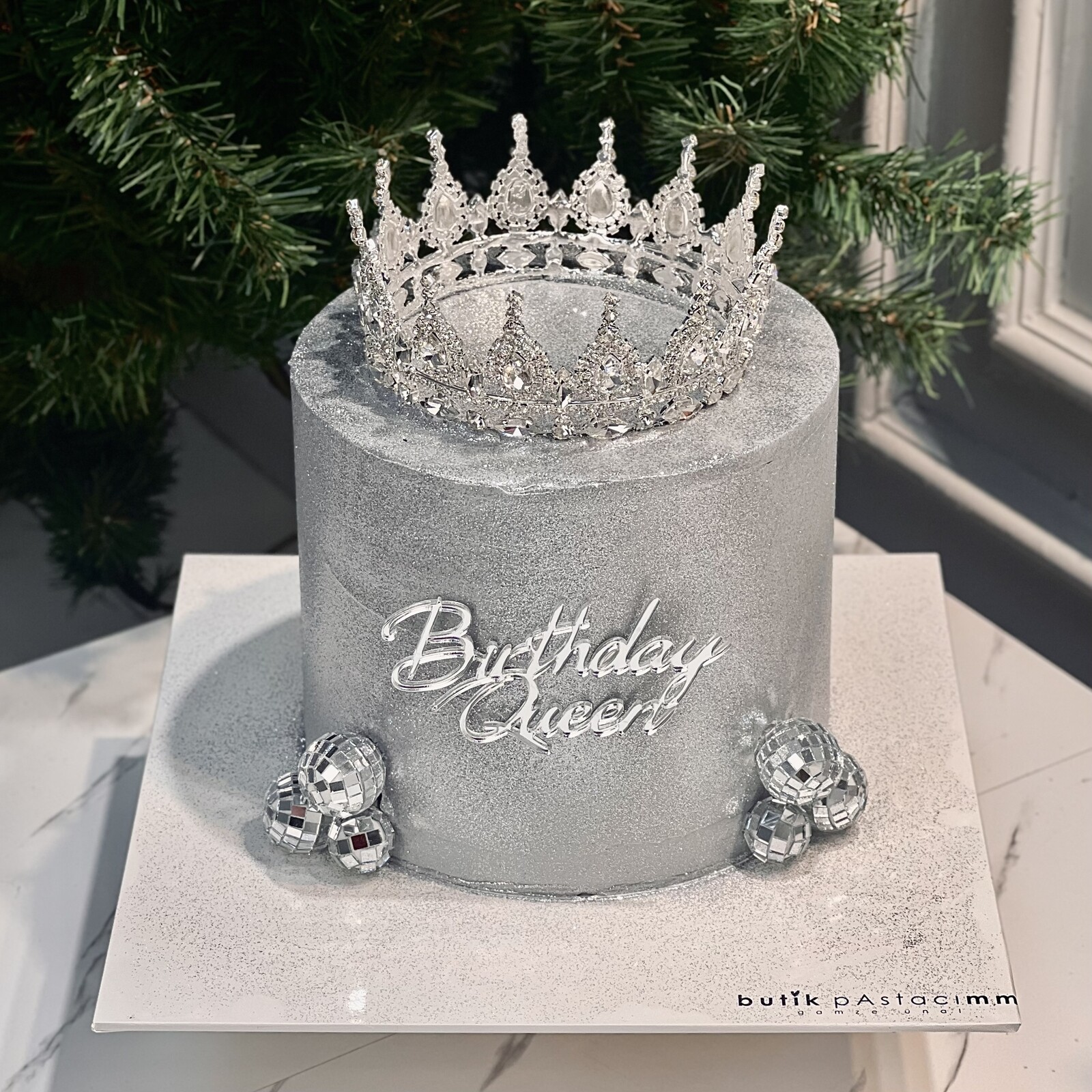 Üfleyince Etrafa Sim Saçılan Silver Taçlı Disco Toplu Pasta (Simli Pasta Üfleme)