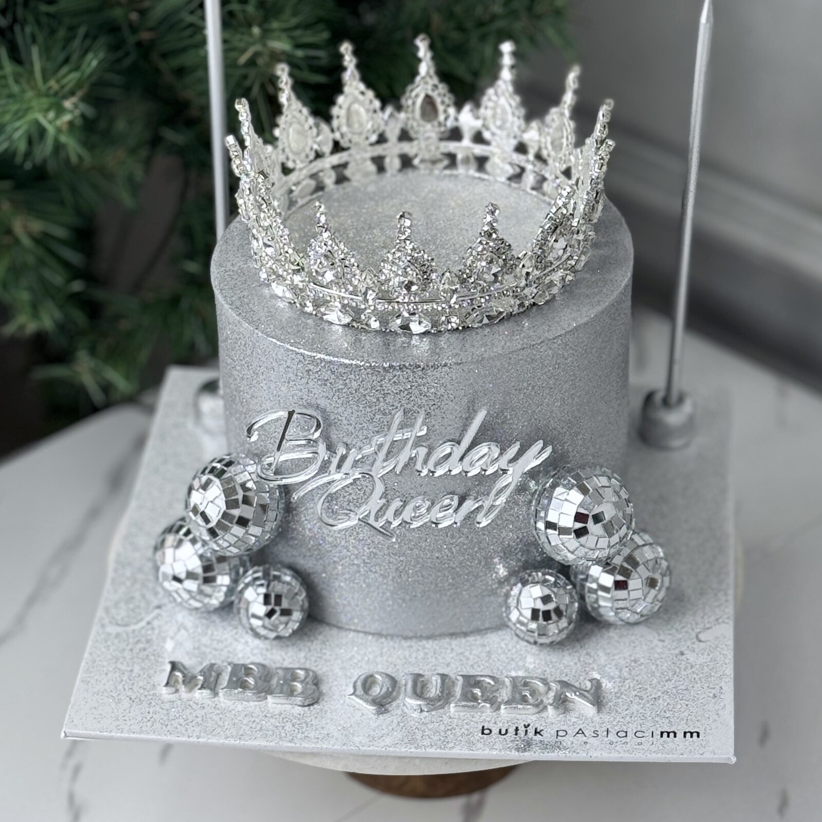 Üfleyince Etrafa Sim Saçılan Silver Taçlı Disco Toplu Pasta (Simli Pasta Üfleme)