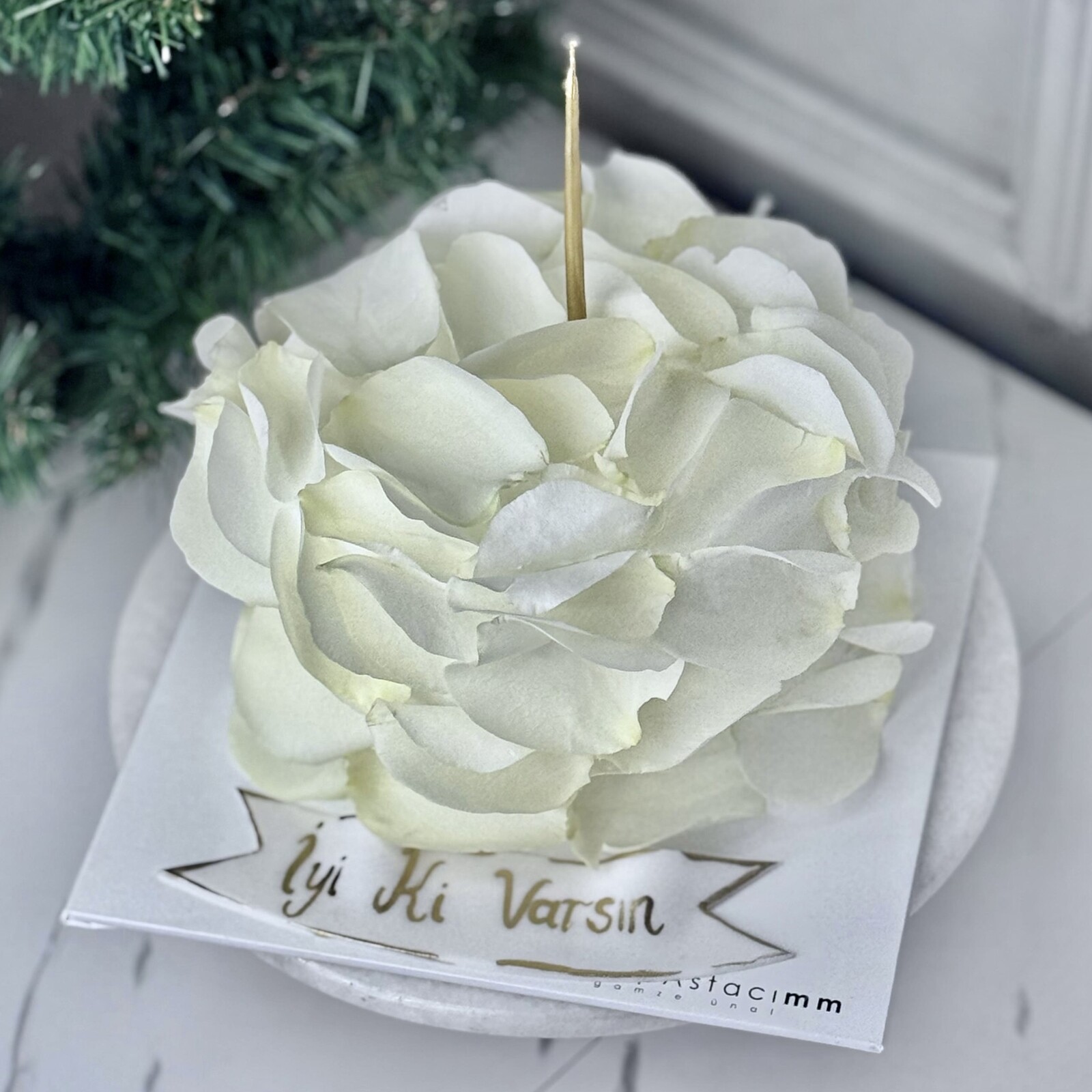 White Dream Sevgililer Günü Pastası