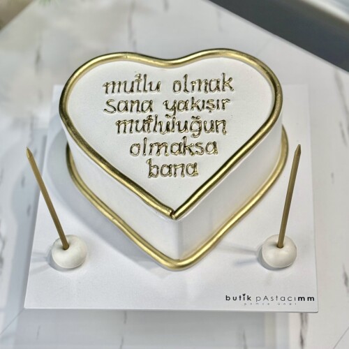 Gold Detaylı Yazılı Romantik Pasta