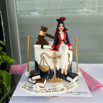 Avukat Konseptli Kişiye Özel Figürlü Pasta