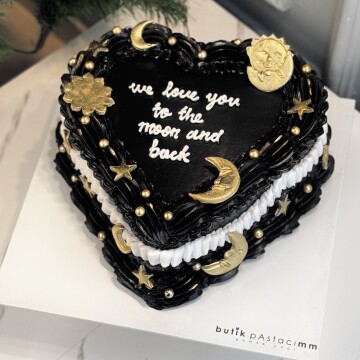 Ay Yıldız Detaylı Kalpli Siyah Retro Pasta