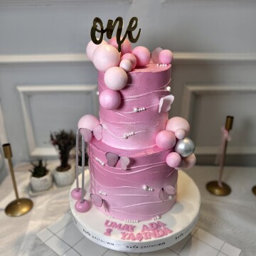 Bir Yaş Kelebekli Tasarım Pasta