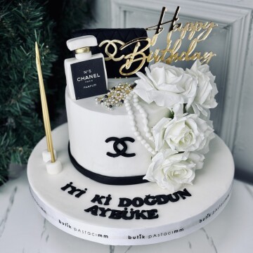 Chanel Çiçekli Pasta