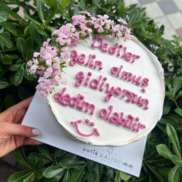 Çiçek Konseptli Yazılı Pasta