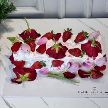 Çiçekli Meyveli Uzun Dikdörtgen Kremalı Pasta