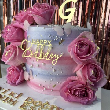 Pembe Güllü Özel Tasarım Kremalı Pasta