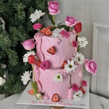 Çiçekli Özel Tasarım Pembe Kremalı Pasta