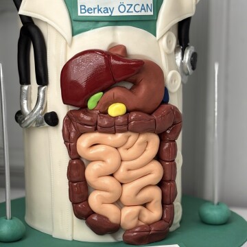 Doktor Pastası (İç Hastalıkları Uzmanı Pastası)