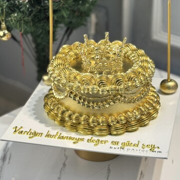 Gold Taçlı Vintage Pasta