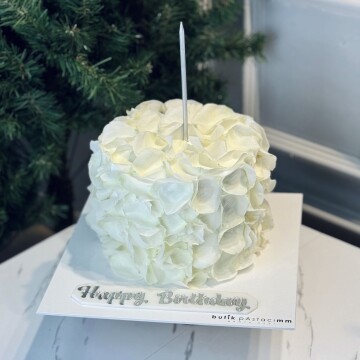 Gül Yapraklı Özel Tasarım Pasta