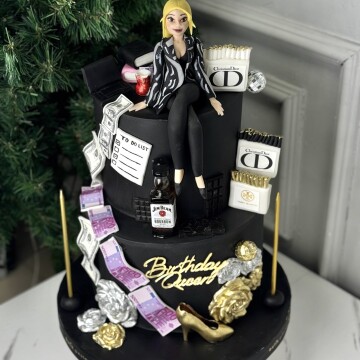 Kadın Patrona Özel Tasarım Pasta