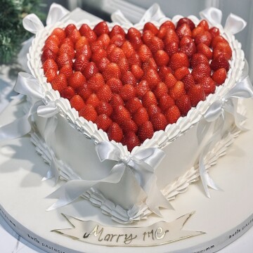 Kalpli Meyveli Pasta (Meyve Süslemeli Nişan-Düğün Pastası)