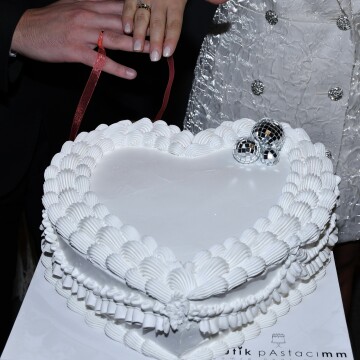 Kalpli Nişan Pastası