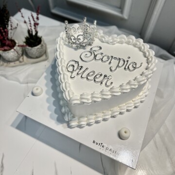 Kalpli Taçlı Akrep Burcu Pastası