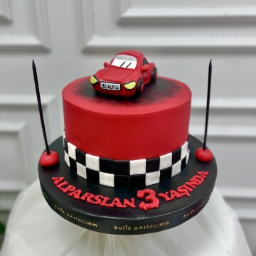 Kırmızı Arabalı Pasta