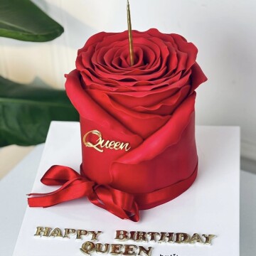 Kırmızı Gül Şeker Hamurlu Pasta