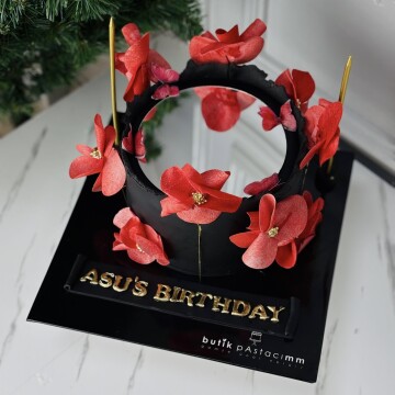 Kırmızı Wafer Paper Çiçek Detaylı Aynalı Selfie Pasta