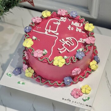 Komik Çizimli Çiçek Detaylı Yazılı Pasta