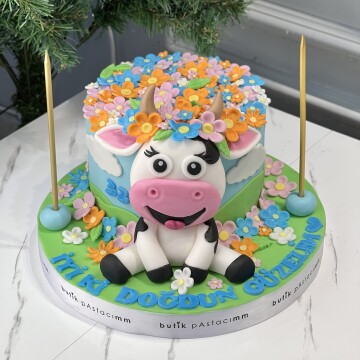 Komik İnek Tasarımlı Pasta