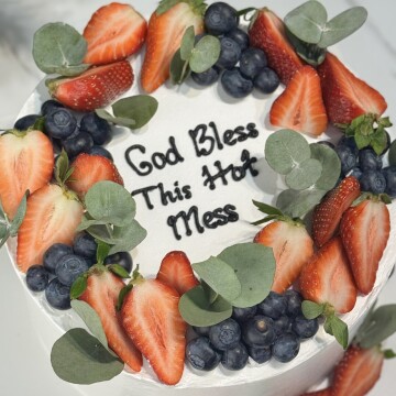 Meyveli Yazılı Pasta