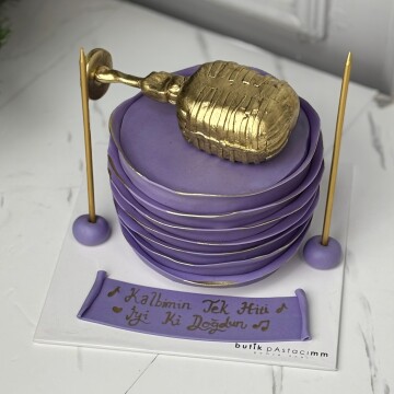 Mikrofonlu Sanatçı Pastası