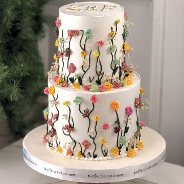 Mini Çiçekli Zarif Nişan Pastası