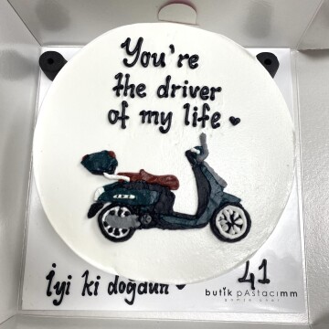 Motor Çizimli Yazılı Pasta