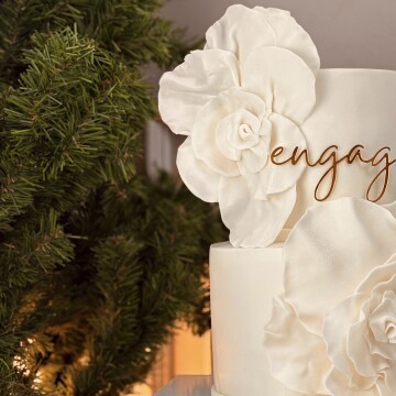 Özel Çiçek Dekorlu Nişan Pastası