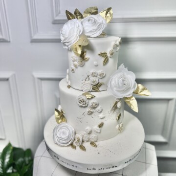 Özel Tasarımlı Nişan Pastası