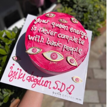 Pembe Göz Detaylı Yazılı Pasta