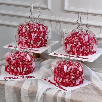 Pembe Kelebekli Kremalı Tasarım Pasta