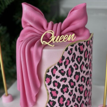 Pembe Leoparlı Kurdeleli Queen Pasta