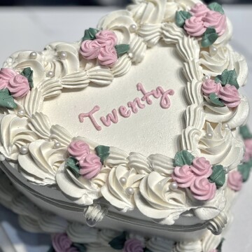 Mini Çiçekli Kalpli Vintage Cake