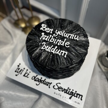 Siyah Krema Darbeli Yazılı Pasta