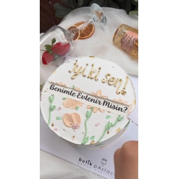 Sürprizli Evlenme Teklifi Pastası