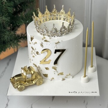 Taçlı Araba Dekorlu Pasta