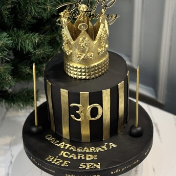 Taçlı Gold Detaylı Erkek Pastası