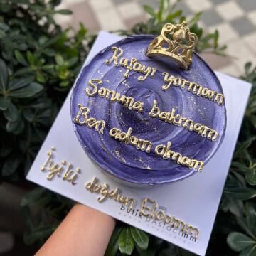 Taçlı Gold Yazılı Pasta