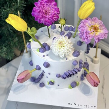 Trend Karışık Çiçekli Tasarım Pasta (Mor Geçişli)