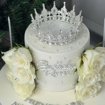 Üfleyince Etrafa Sim Saçılan Beyaz Güllü Pasta (Simli Pasta Üfleme)